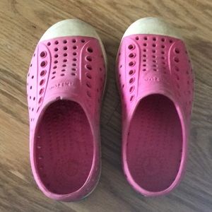 Native pink shoes size 8